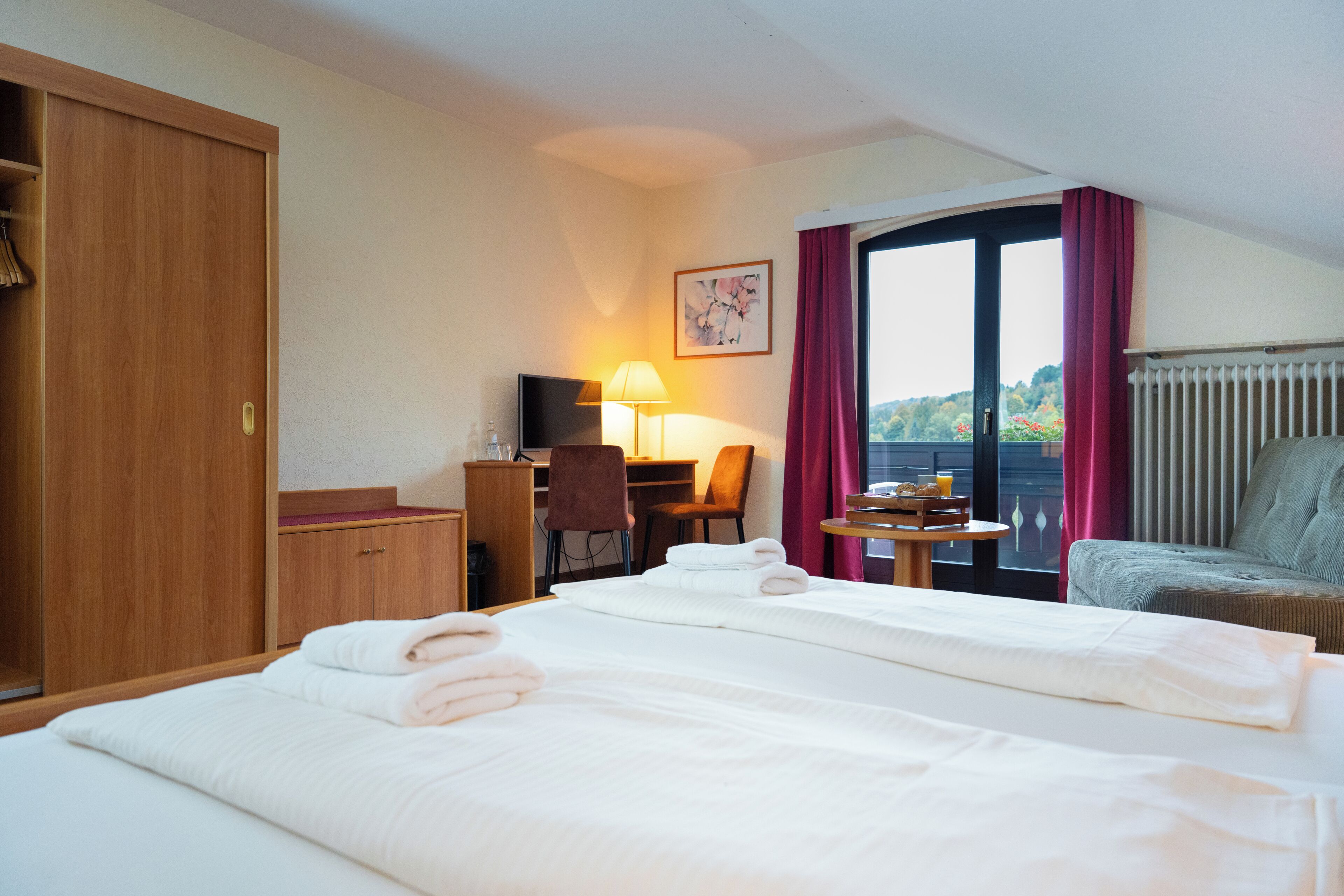 Double Room, Balcony, River View | Laptop workspace, WiFi (free)
