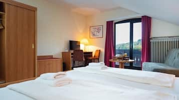Double Room, Balcony, River View | Laptop workspace, WiFi (free)