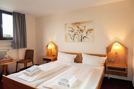 Espacio para trabajar con laptop y wifi gratis . ALEMBRA - Hotel zur Moselbrücke