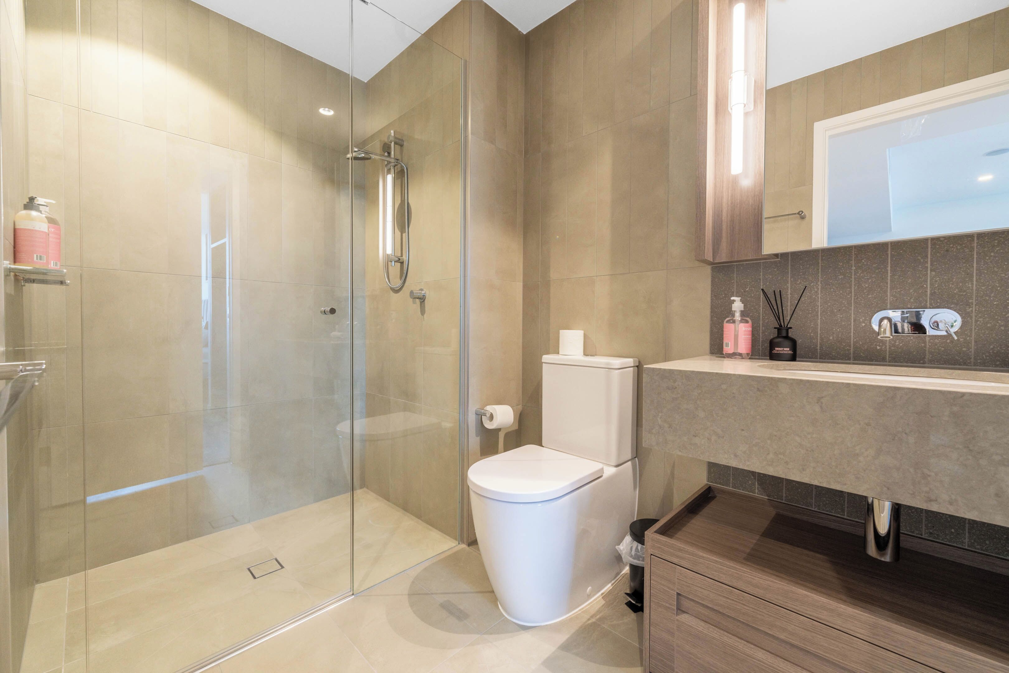 Hårføner, håndklær, såpe og toalettpapir