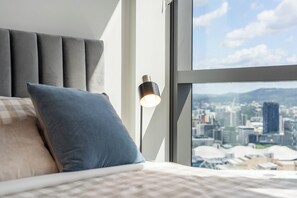 1 bedroom, iron/ironing board, WiFi, bed sheets - The Starcatcher’s Nest - Lv 33 Skyhome on The Star (Brisbane City)