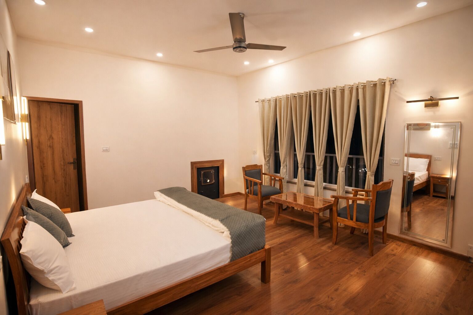 Deluxe Room, Mountain View | Desk, free WiFi