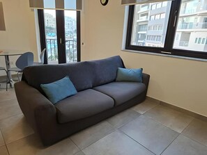 Living area - Seaview 1-bedroom apartment with AC in St. Julian's (St. Julian's)
