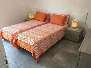 1 bedroom, iron/ironing board, WiFi, bed sheets - Seaview 1-bedroom apartment with AC in St. Julian's (St. Julian's)