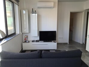 Living area - Seaview 1-bedroom apartment with AC in St. Julian's (St. Julian's)