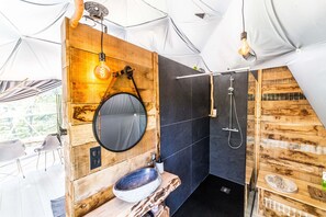 Ducha y secador de pelo