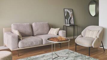 Comfort-Apartment, Balkon, Seeblick | Wohnbereich