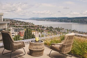 Penthouse, Lake View | Property grounds - Belmont Residences lakeview Horgen (Horgen)