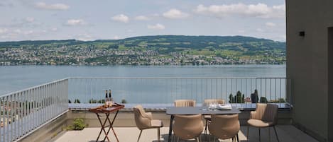 Appartement Penthouse, vue sur le lac | Restauration en plein air