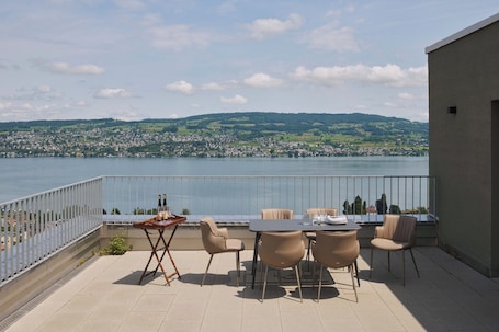 Penthouse, Lake View | Outdoor dining. Belmont Residences lakeview Horgen