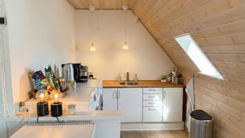 Apartment, 3 Bedrooms, Smoking, Garden View | Interior