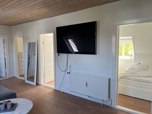 Appartamento, 3 camere da letto, fumatori, vista giardino | Servizio della camera