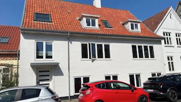 Lejlighed - 3 soveværelser - ryger - udsigt til have | Udendørsområde