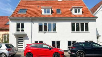 Apartment, 3 Bedrooms, Smoking, Garden View | Property entrance