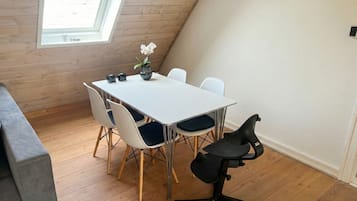 Căn hộ, 3 phòng ngủ, hút thuốc, quang cảnh vườn | Phòng ăn