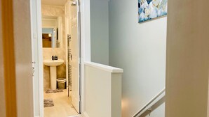 Interior - Corby- Split Level Apartment With 3 Bedrooms (Corby)