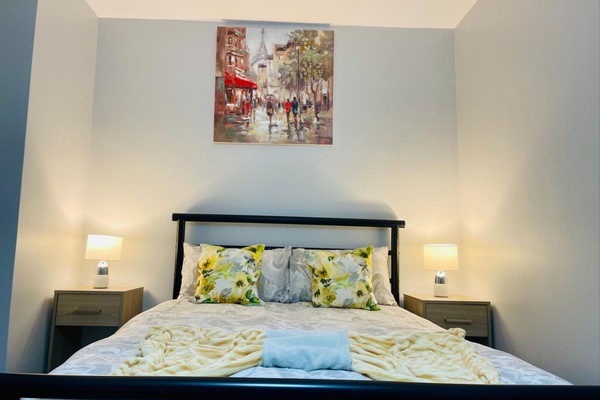 3 bedrooms, iron/ironing board, WiFi (free), bed sheets