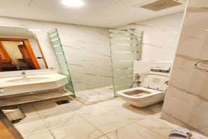 Shower, free toiletries, towels, soap - Nawarat Al Shams 3 (Makkah)