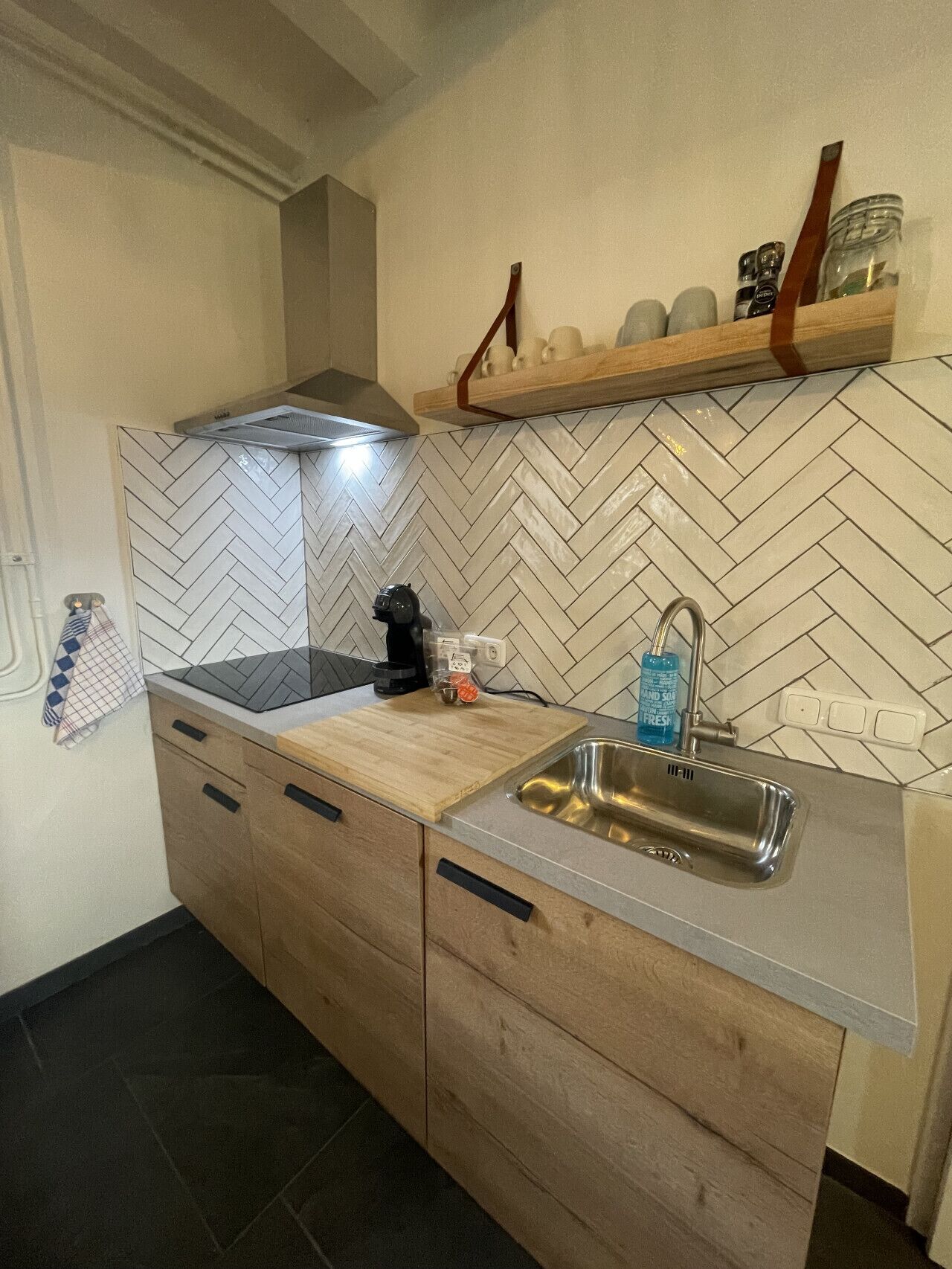 Fridge, microwave, dishwasher, coffee/tea maker