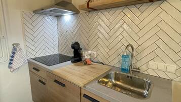 Fridge, microwave, dishwasher, coffee/tea maker