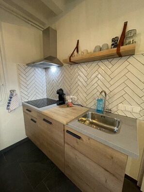Fridge, microwave, dishwasher, coffee/tea maker - 18. 4p Authentic Cosy Cottage (Voerendaal)