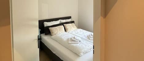 2 habitaciones, escritorio, wifi y ropa de cama