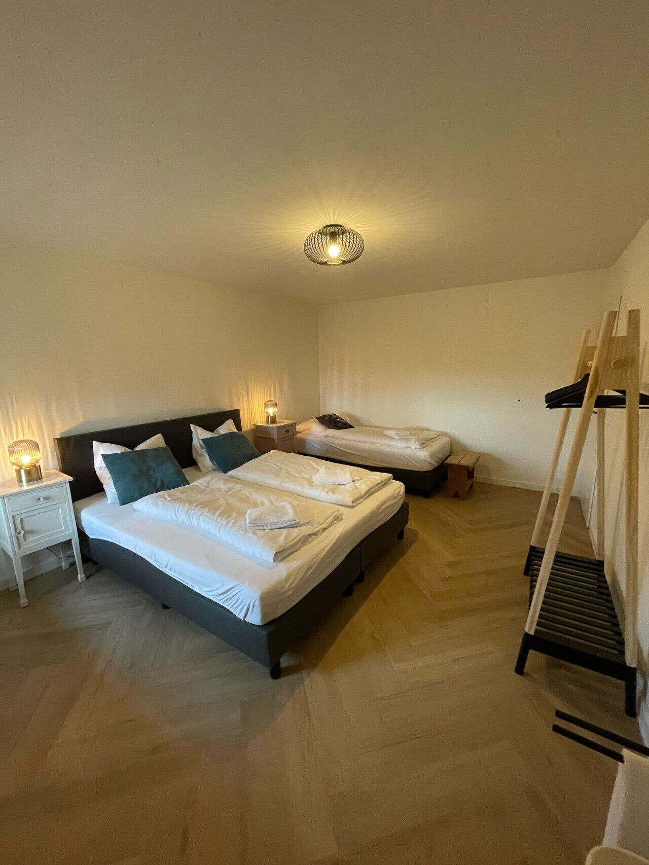 3 Schlafzimmer, Schreibtisch, Bügeleisen/Bügelbrett, WLAN