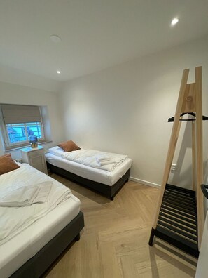 3 habitaciones, escritorio, tabla de planchar con plancha y wifi 