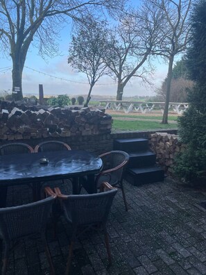 Outdoor dining - Spacious Holliday home in authentic farmhouse with terrace view (Voerendaal)