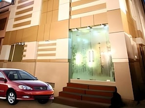 Exterior detail - Hotel TJS Grand (New Delhi)