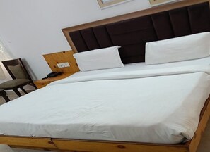 Deluxe Double Room | Free WiFi - Hotel TJS Grand (New Delhi)