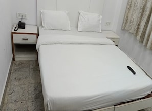 Deluxe Double Room | Free WiFi - Hotel TJS Grand (New Delhi)