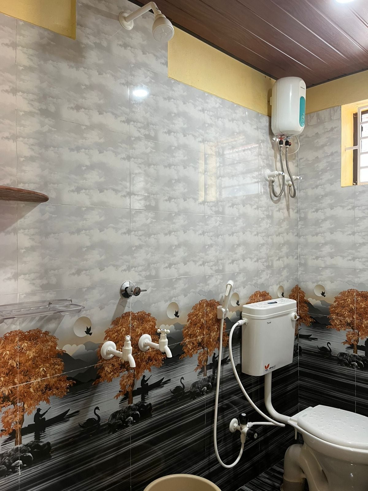 Classic dubbelrum - utsikt mot trädgården | Badrum | Dusch, gratis toalettartiklar, handdukar och tvål