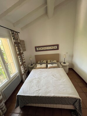 Bügeleisen/Bügelbrett, Internetzugang, Bettwäsche