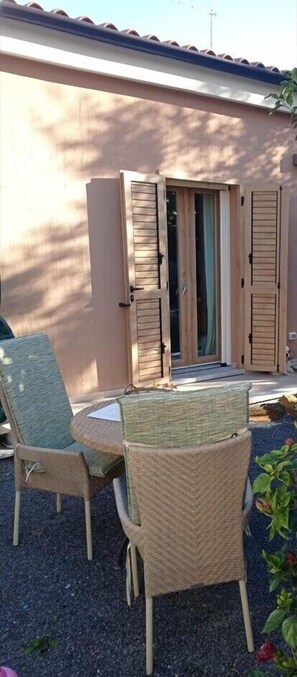 Outdoor dining - Tella House (Pula)