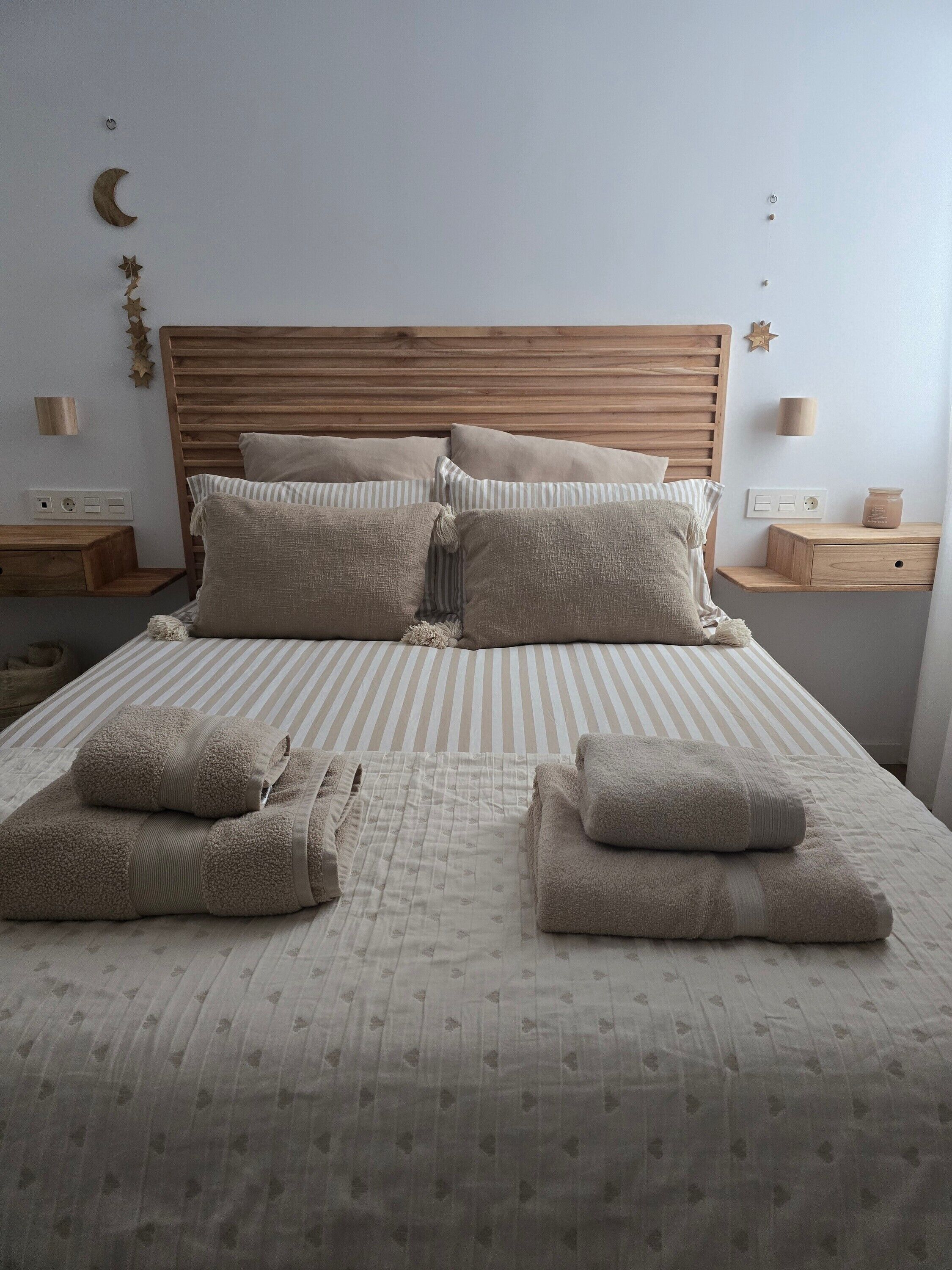 2 bedrooms, iron/ironing board, WiFi