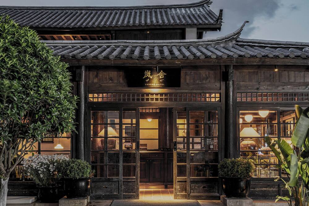 Lijiang Old Town Lanshe Hotel