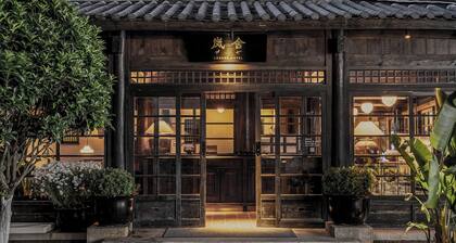 Lijiang Old Town Lanshe Hotel