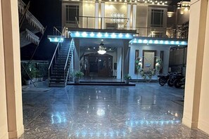 Front of property - Hotel Beubelle (Meerut)