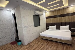 Deluxe Room | Desk - Hotel Beubelle (Meerut)