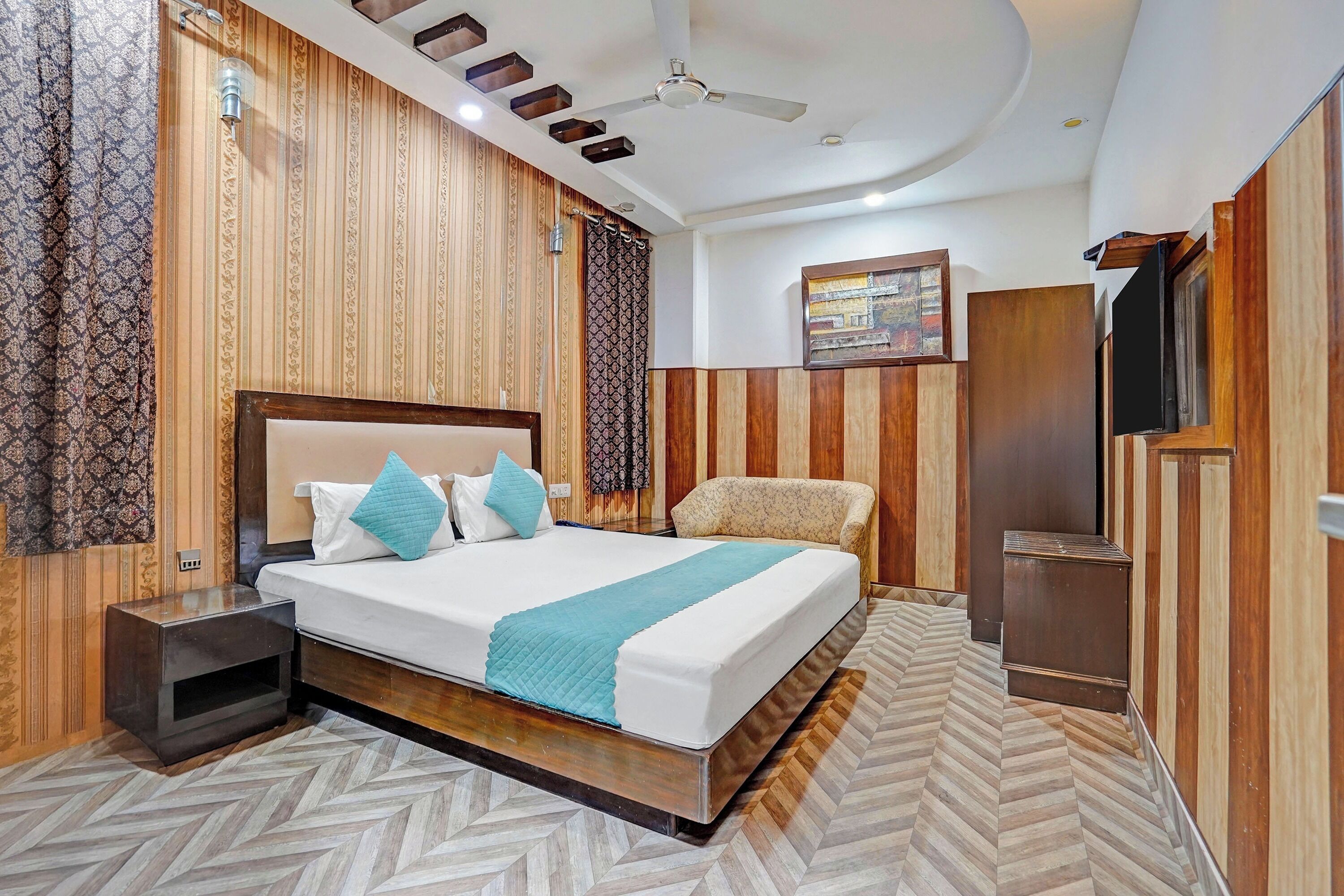 Habitació doble Deluxe | Escriptori, planxa i posts de planxar, wifi gratuïta i roba de llit 