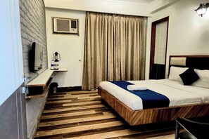 Deluxe Room | Desk, iron/ironing board, rollaway beds, free WiFi - Premium Nest, Golf Course Road (Gurugram)