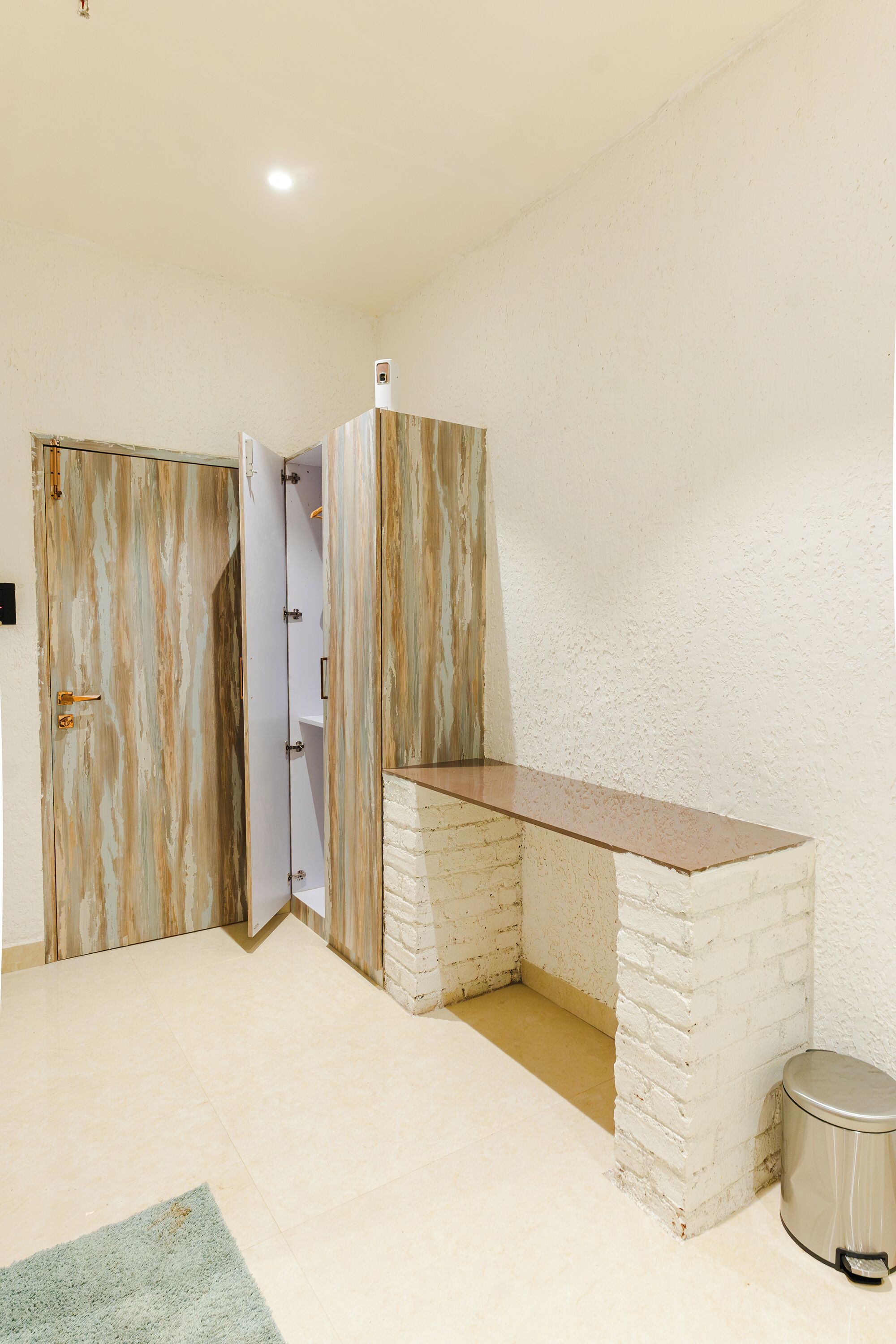 Premium Room | Bathroom | Shower, free toiletries, towels