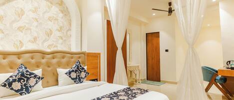 Habitación Premium | Minibar, escritorio, tabla de planchar con plancha y wifi gratis