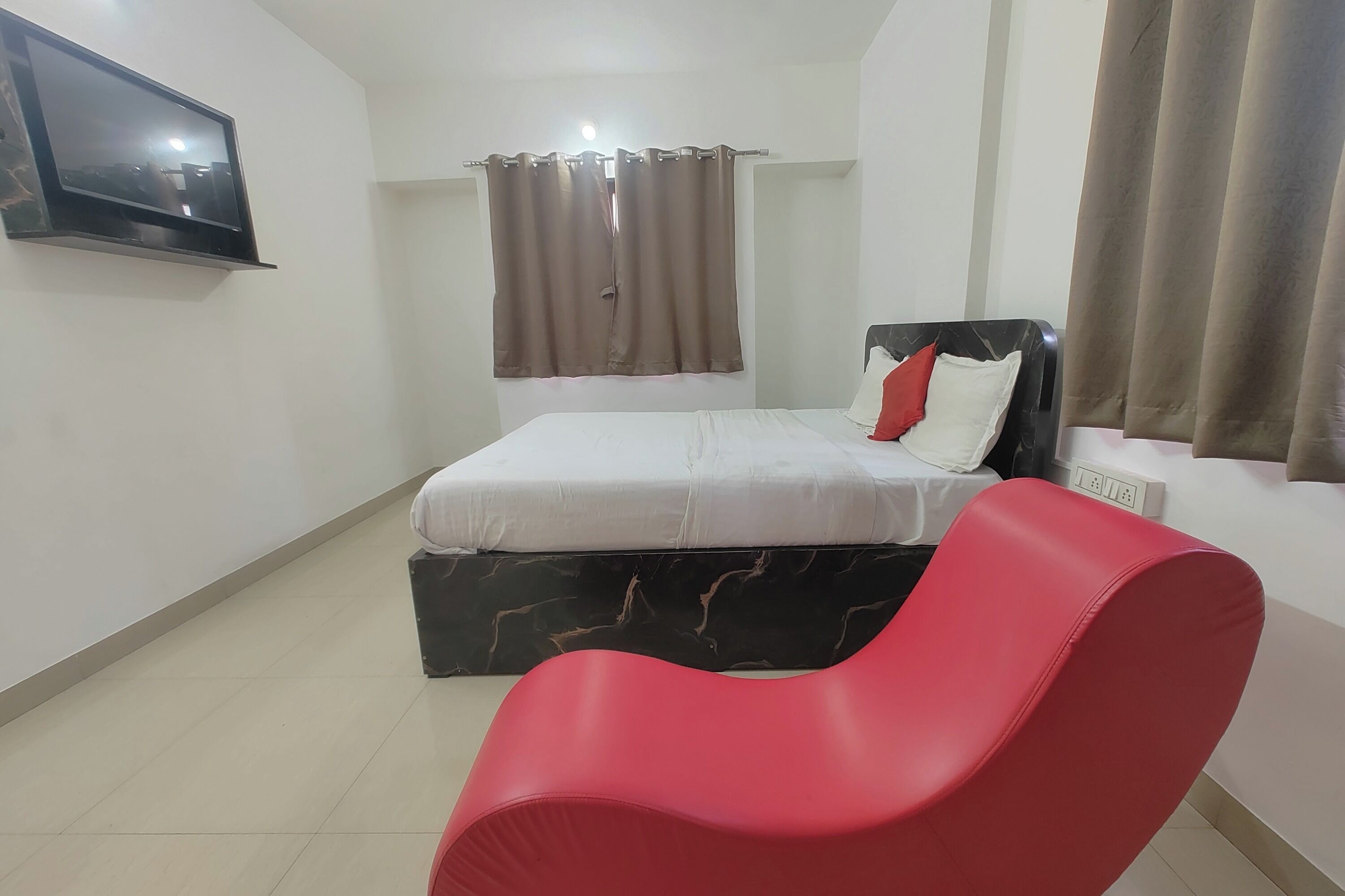 Deluxe Room | Desk, free WiFi, bed sheets