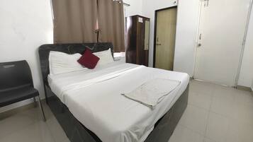 Chambre Deluxe | Bureau, accès au Wi-Fi (inclus), literie fournie