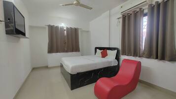 Deluxe Room | Desk, free WiFi, bed sheets