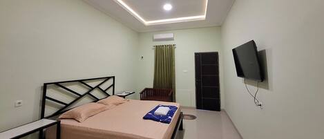 Habitación estándar | Escritorio, tabla de planchar con plancha y wifi gratis