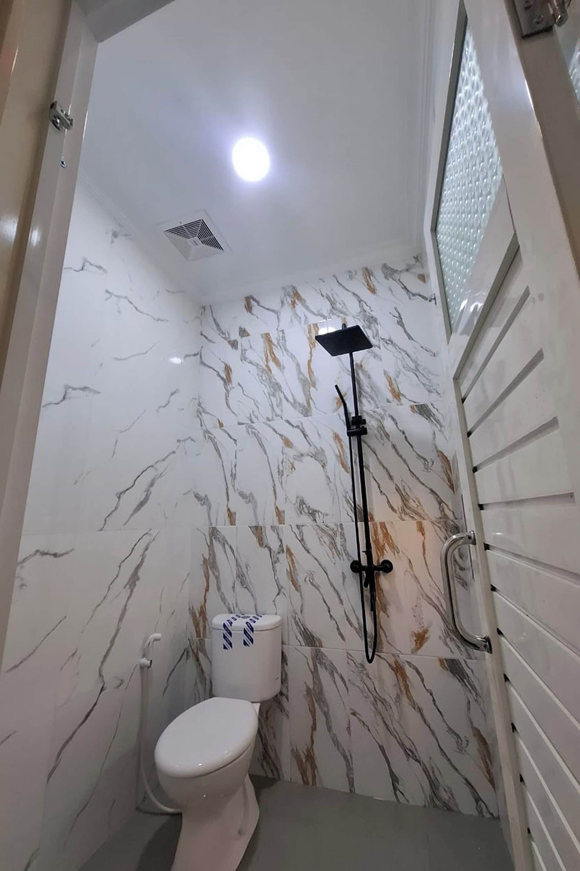 Habitación estándar | Baño | Amenidades de baño gratuitas, secadora de cabello, toallas 