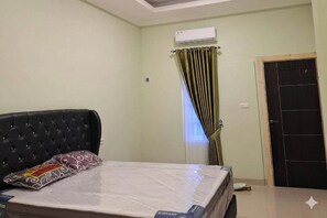 Bureau, fer et planche à repasser, Wi-Fi gratuit